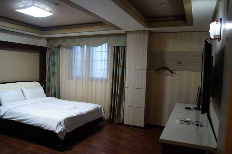 Ever Hotel Чеджудо Экстерьер фото